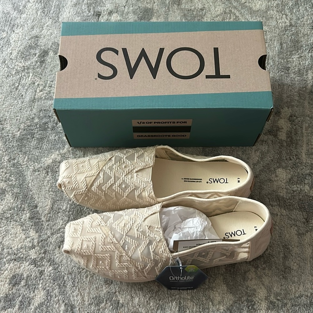 Brand new Women’s Toms slip on